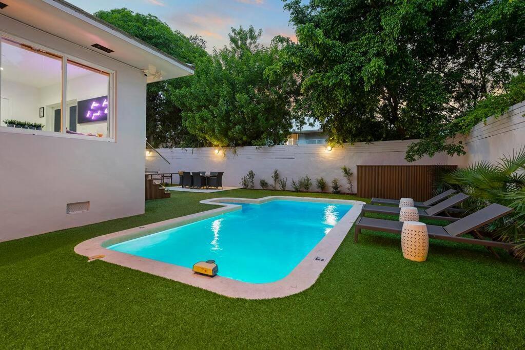 Beautiful Villa With Heated Pool Must Seen! マイアミ エクステリア 写真