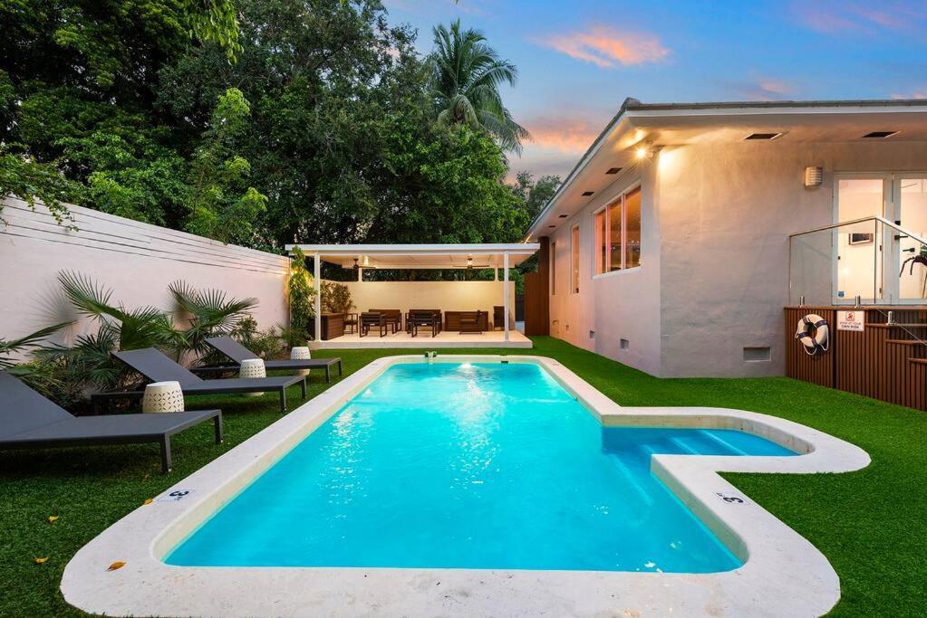 Beautiful Villa With Heated Pool Must Seen! マイアミ エクステリア 写真